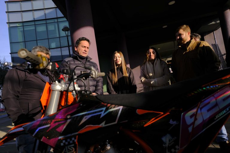 Mujer en la pista: Joven sancarlina con gran presente en motocross busca apoyo para seguir triunfando