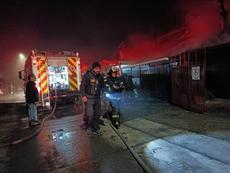 Incendio afecta a tres viviendas en San Carlos: municipio coordina ayuda para personas damnificadas
